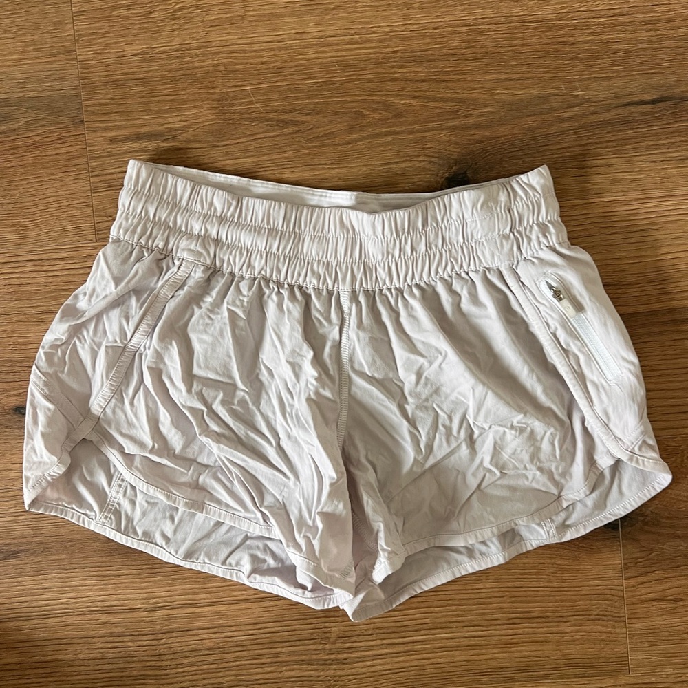 Lululemon white track that mid rise shorts